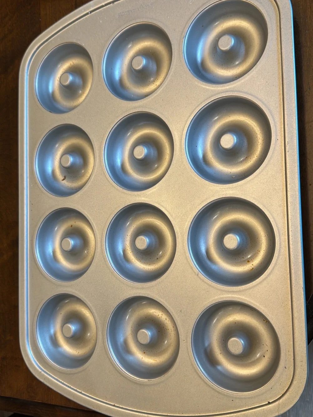 Pampered Chef Metallic Silver 12-Cup Donut Pan